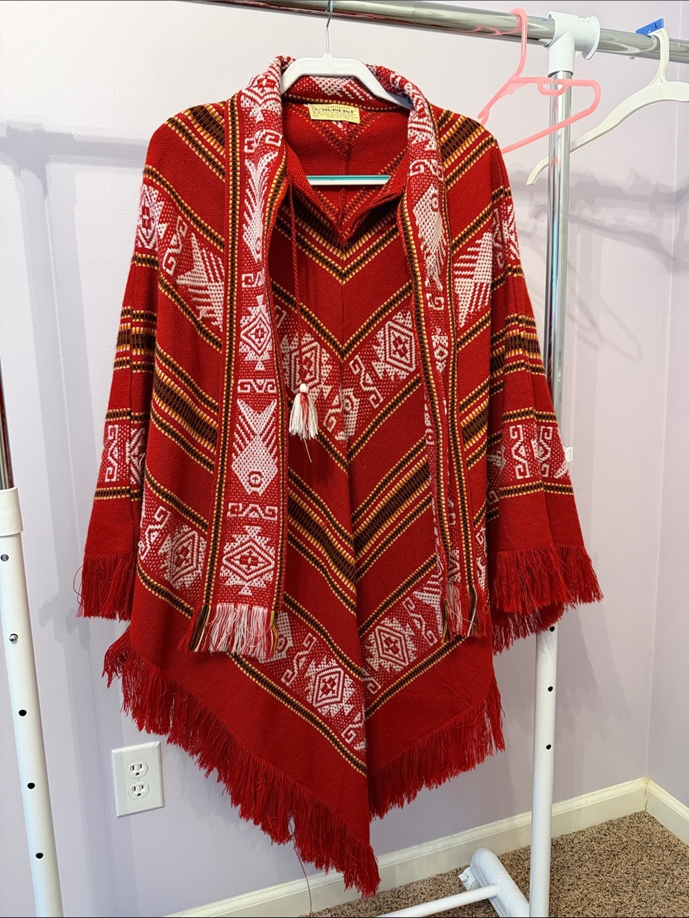 Red Geometric Fringe Poncho Cape - Aso. Charmed Shannen Doherty ✨RARE✨